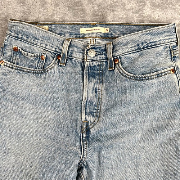 Levis Premium Wedgie Straight Ankle Jeans 27 26 Light Blue Denim Leather Patch - Picture 3 of 15
